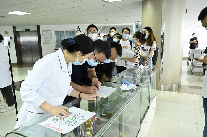 疫情防控下科室签到.jpg