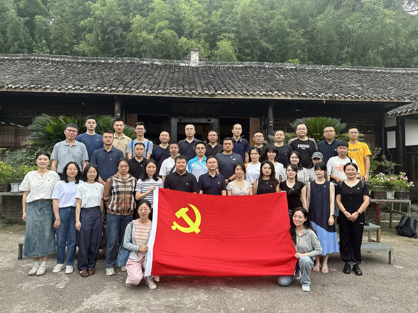 多个党支部联合开展“锄经、种德”爱国家风学习教育主题党日活动